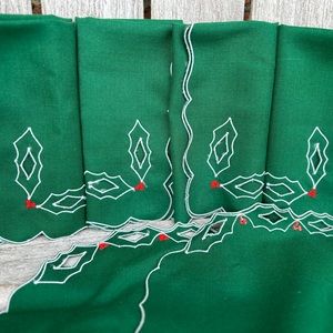Vintage Holiday Set of 4 Napkins & 2 Placemats